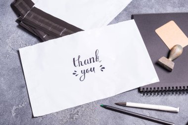 El teşekkür ederim metin polietilen zarf üzerinde yazılı 