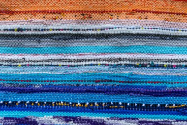 Çizgili renkli saf halı