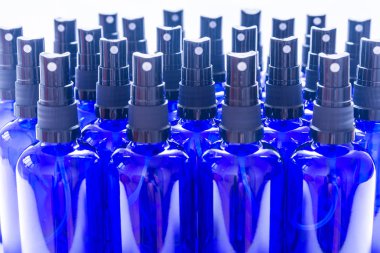 Çok fazla cam sprey şişeler 