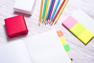 Defter ve sayfa marker ile sabit dizi