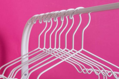 Boş metal askı çubuğu