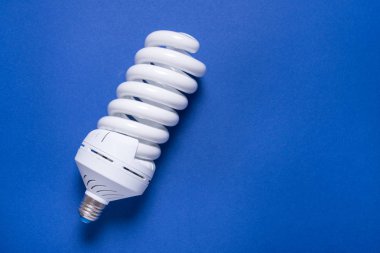 enerji tasarruflu lamba renkli adam