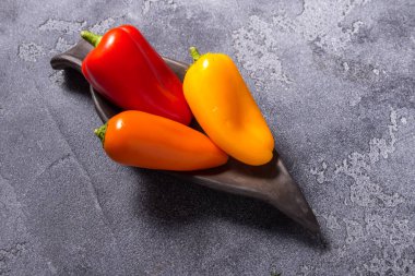 Mini paprica, kırmızı, sarı ve turuncu Grup