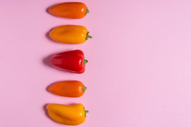 Mini paprica, kırmızı, sarı ve turuncu Grup