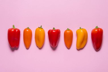Mini paprica, kırmızı, sarı ve turuncu Grup