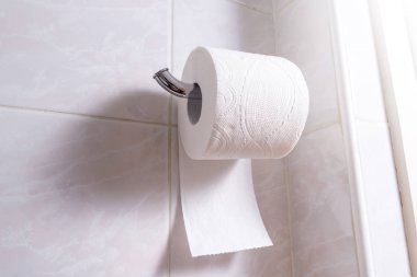 Rulo beyaz yumuşak tuvalet kağıdı