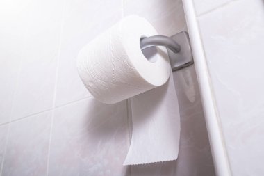 Rulo beyaz yumuşak tuvalet kağıdı