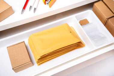 Zarflar, kutular, ZIP sürü Resepsiyon driwer kilitler