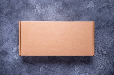 Boş yeni kahverengi karton kutu