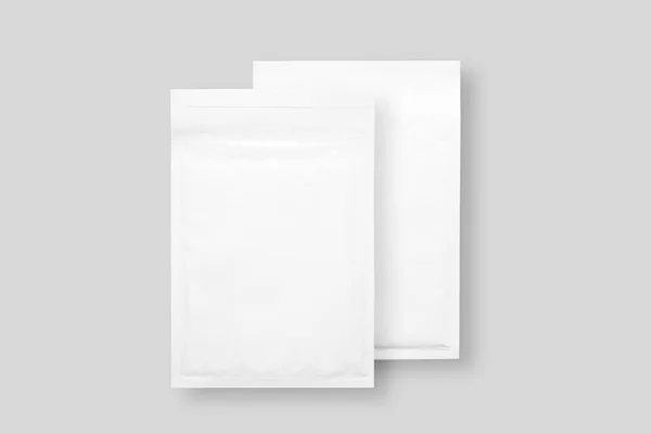 Kertas Putih Gelembung Amplop Terisolasi — Stok Foto