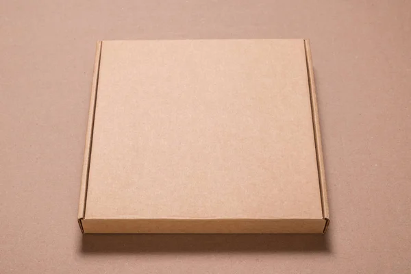 Hnědá krabice s kartónem, obal, místo pro kopírování — Stock fotografie