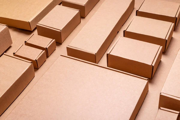 Conjunto de cajas de cartón artesanal marrón, fondo — Foto de Stock