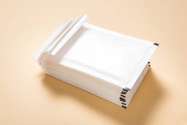 Conjunto Sobres Burbuja Papel Blanco Para Envío Postal —  Fotos de Stock