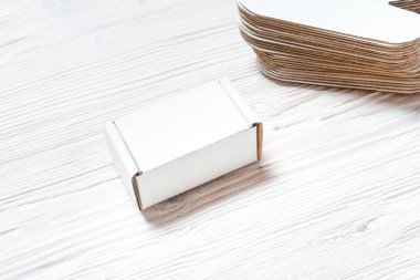 Beyaz minyatür çanta, düğün hediyesi kutusu.