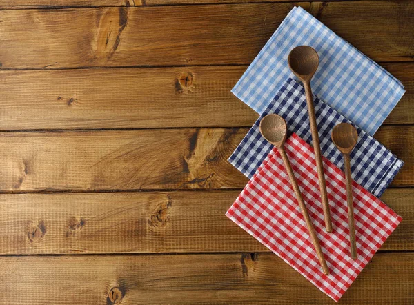 Kahverengi kaşık ve peçete ile arka plan yemek