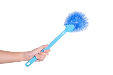 El ile beyaz arka plan üzerinde izole tuvalet fırçası