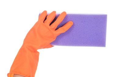 Beyaz arka plan üzerinde izole mor sünger ile turuncu eldiven El