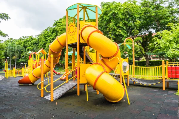 Barnen Leker Marken Offentlig Park — Stockfoto
