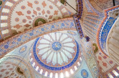 Istanbul, Türkiye - 22 Ağustos 2013: İç ünlü Sultanahmet Camii, Istanbul, Türkiye