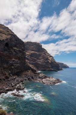 Volkanik kıyı şeridi ve kayalıklarla Tijarafe, La Palma, Canary Islands, İspanya.