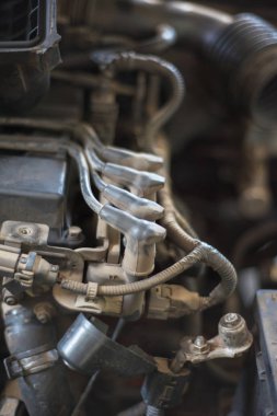 Araba motor ateşleme bobini görünümünü kapat.