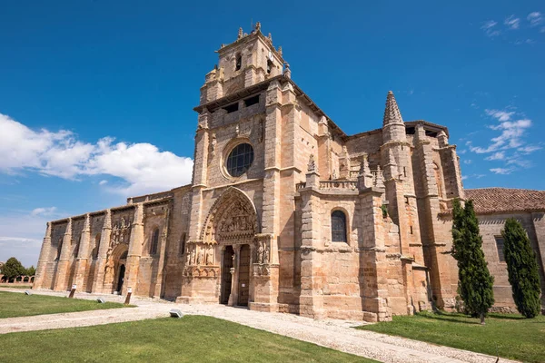 圣玛丽亚 真正的教会在 Olmillos Sasamon 布尔戈斯 西班牙 — 图库照片