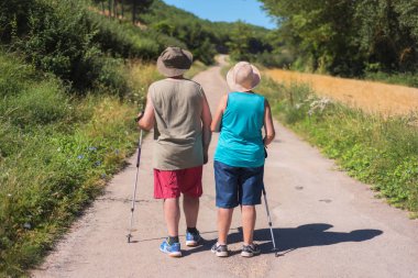 Üst düzey çift üzerinde zam