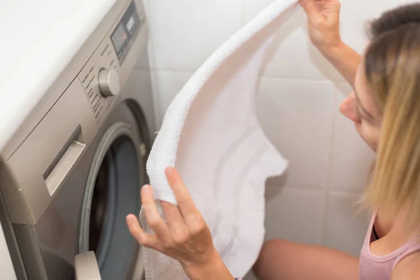 Young Blonde Woman Doing Laundry Shallow Deep Field — Stock Photo, Image