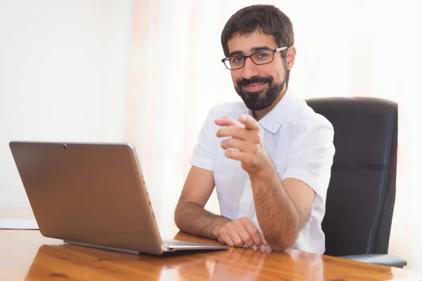 Portrait Bearded Man Office Pointing You — Stock Photo, Image