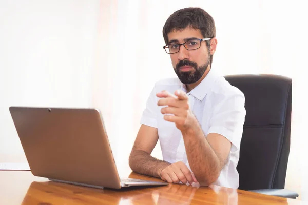 Portrait Bearded Man Office Pointing You — Stock Photo, Image