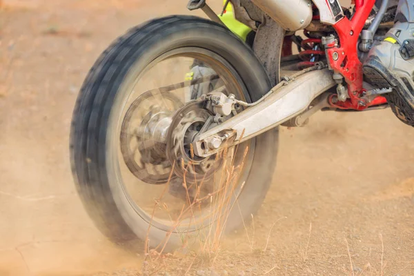 Lähikuva Motocross Pyörästä — kuvapankkivalokuva