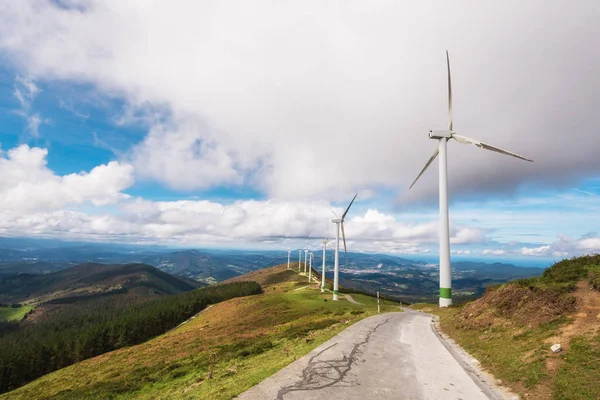 Возобновляемая Энергия Ветряные Турбины Эольский Парк Живописном Ландшафте Страны Басков — стоковое фото