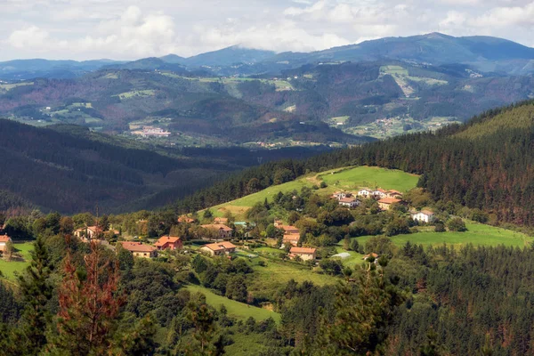 Vizcaya Kylä Vuoristo Maisema Baskimaa Espanja — kuvapankkivalokuva