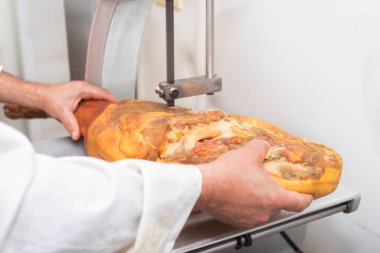 İber jambon kesme endüstriyel proses işçisi el yakın çekim