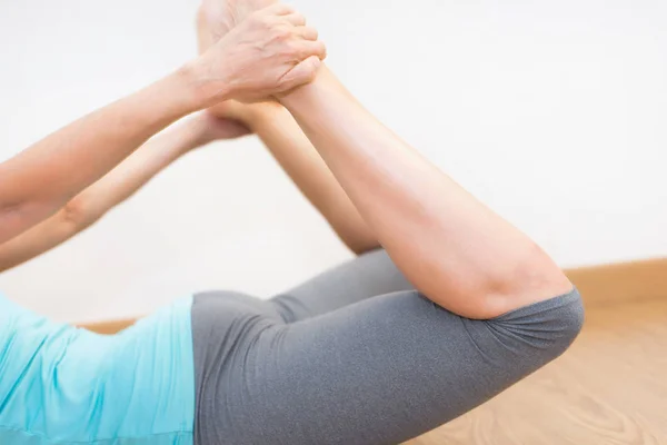 Close Young Woman Practicing Yoga — Stock Photo, Image