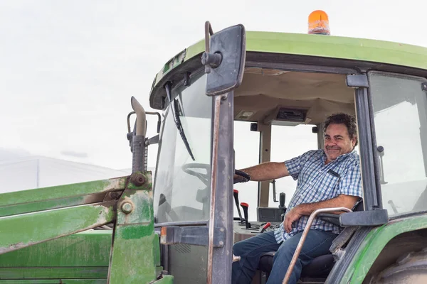 Agriculteur Volant Tracteur Campagne — Photo