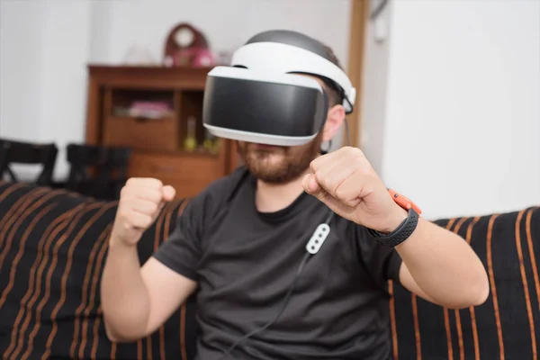 Hombre Barbudo Con Gafas Realidad Virtual —  Fotos de Stock