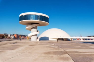 Aviles, İspanya - 19 Kasım 2018: Niemeyer merkezi Aviles içinde bina. Bir kültür merkezi Brezilyalı mimar Oscar Niemeyer tarafından tasarlanmış.