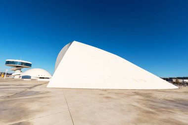 Aviles, İspanya - 19 Kasım 2018: Niemeyer merkezi Aviles içinde bina. Bir kültür merkezi Brezilyalı mimar Oscar Niemeyer tarafından tasarlanmış.