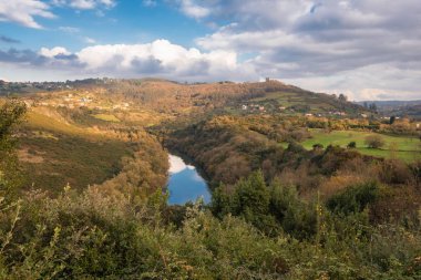 Nehir Nora menderes Asturias, İspanya.