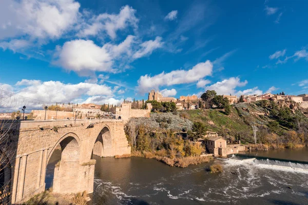 Toledo Puente Medieval Paisaje Urbano España —  Fotos de Stock