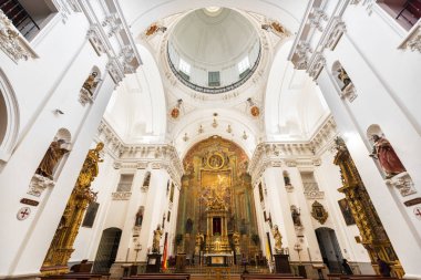 Toledo, İspanya - 16 Aralık 2018: İç San ettiler kilise ya da Cizvit Kilisesi (Iglesia de San Idelfonso), Toledo, İspanya.