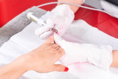 Professional ile freze kesici, beutician salonu manikür çivi Temizleme işlemi, manikür.