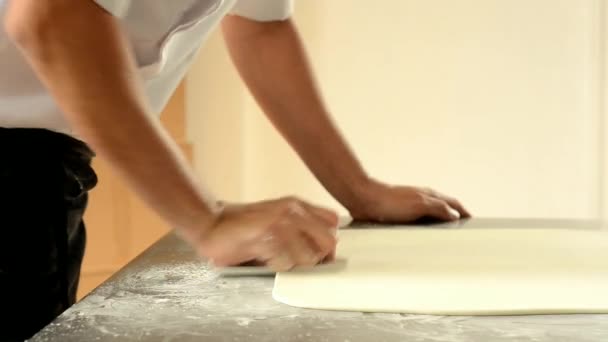 Confectioner using rolling pin preparing fondant for cake decorating. — Stock Video