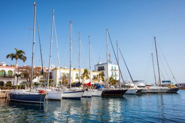Puerto de Mogan marina, küçük balıkçı limanı, ünlü turistik hedef büyük Kanarya, Kanarya Adaları, İspanya.