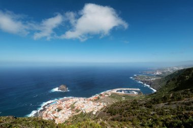 Güzel turistik köy, Garachico, Kuzey Tenerife adasında havadan görünümü.