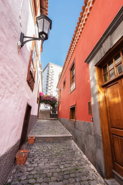 Centro città nel villaggio di Garachico, famosa destinazione turistica a Tenerife, Isole Canarie, Spagna . — Foto Stock