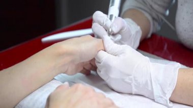 Professional ile freze kesici, Şevval Özçelik Güzellik Salonu manikür çivi temizleme işlemi, manikür.