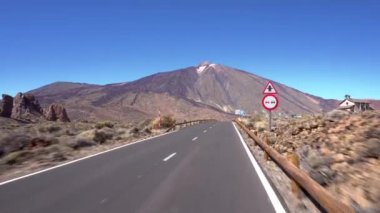 Teide Milli Parkı, Tenerife, Kanarya Adaları üzerinde sürüş.