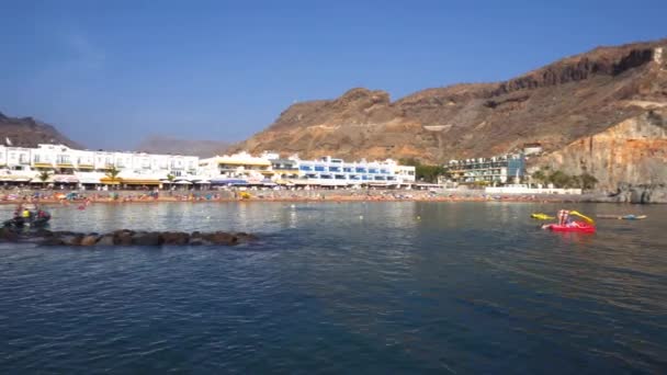 Puerto de Mogan by i Gran Canaria, Spanien. Berömda turistdestinationen i Kanarieöarna. — Stockvideo